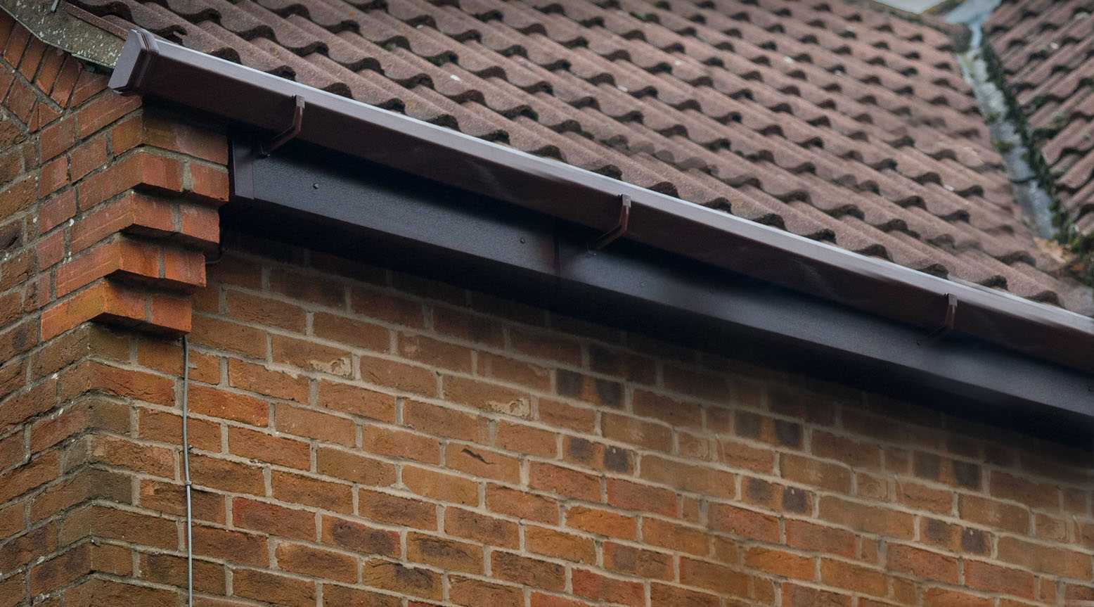 Gutter cleaning hero background